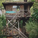 Kadir's Tree Hostel *