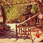 Hostel Kadir's Tree *